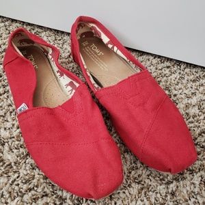 Tom's Classic Red size 8